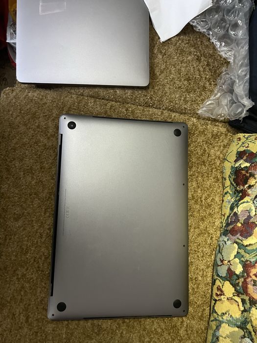 Macbook pro16 a2141 i7 16gb Radeon pro 5300m 4gb 1TB