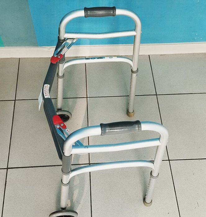 Ходунки для взрослых,  2 вида