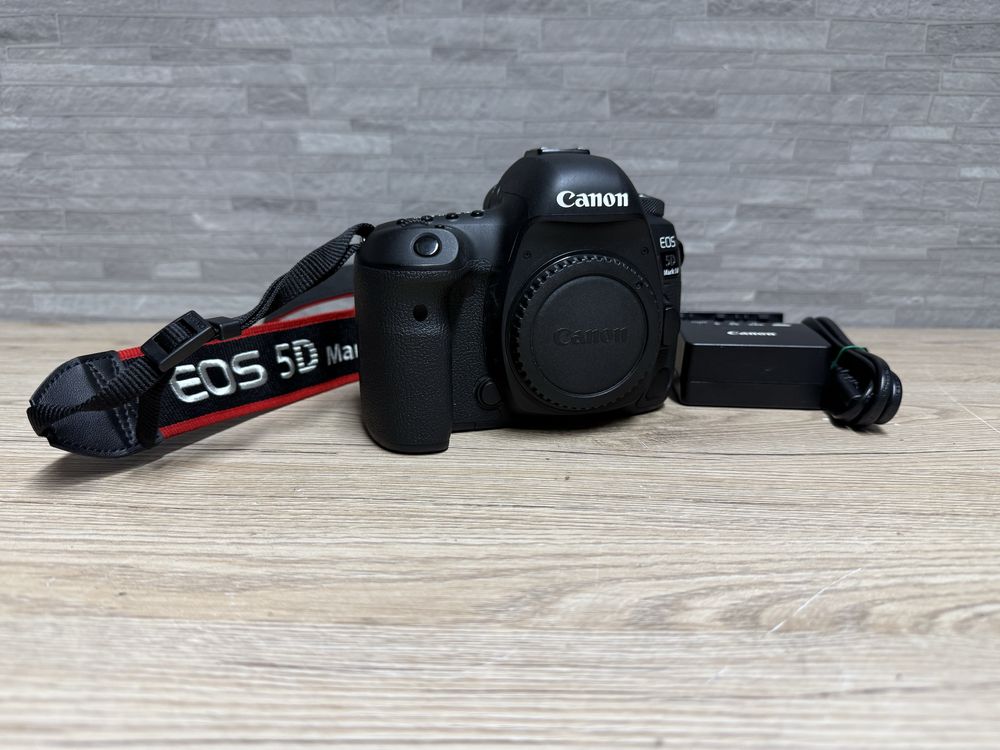 Canon 5D Mark IV лише body,всього 957 пробігу,як новий!