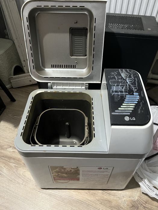Продам рабочую хлебопечку LG HB 3001 BYT
