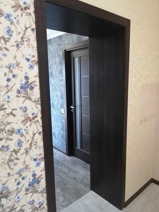 Продам двері. Міжкімнатні, металопластикові, вхідні.