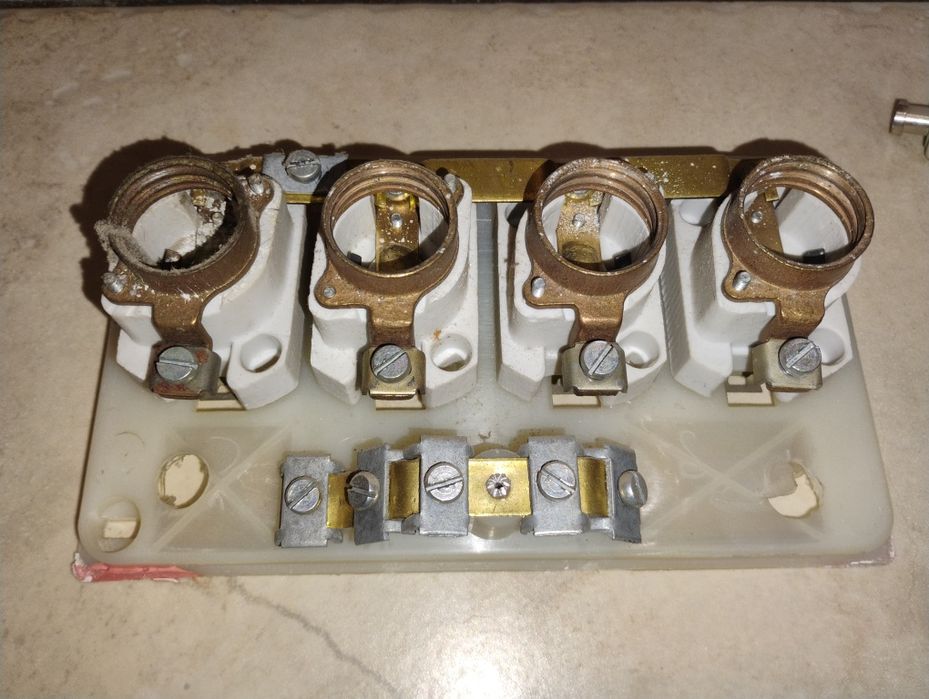 Oprawa bezpieczników topikowych E27,  automat nadprądowy  b16