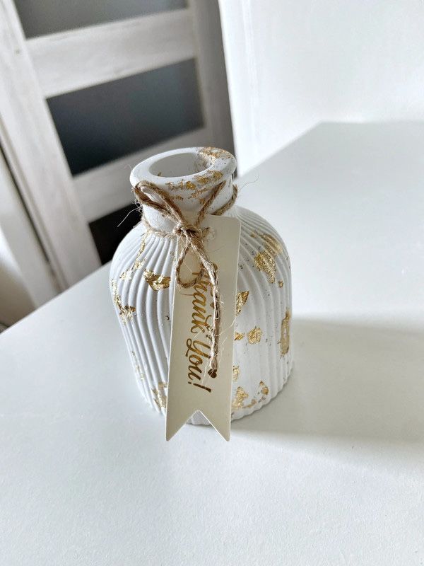 Podstawka ceramiczna i wazonik z platkamk zlota