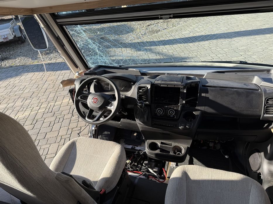 PILOTE G690 EVIDENCE,Kamper,uszkodzony,Integra,Automat