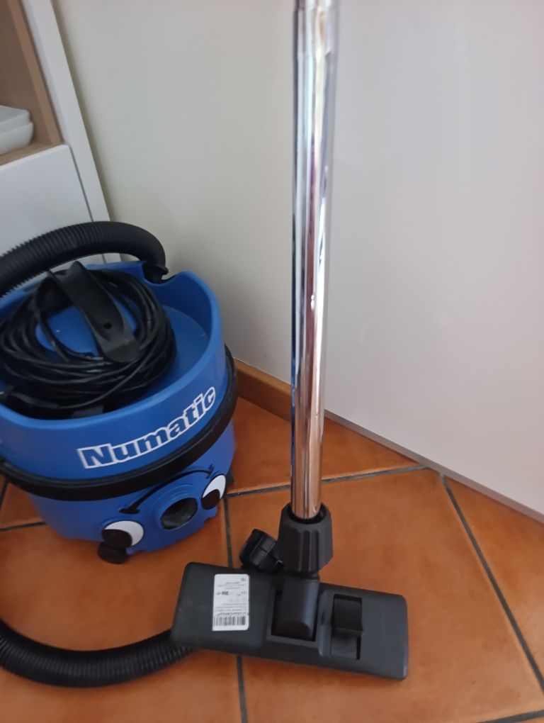 Aspirador numatic