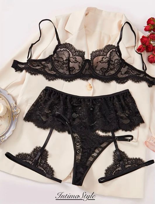 Сексуальний чорний комплект білизни з підвʼязками