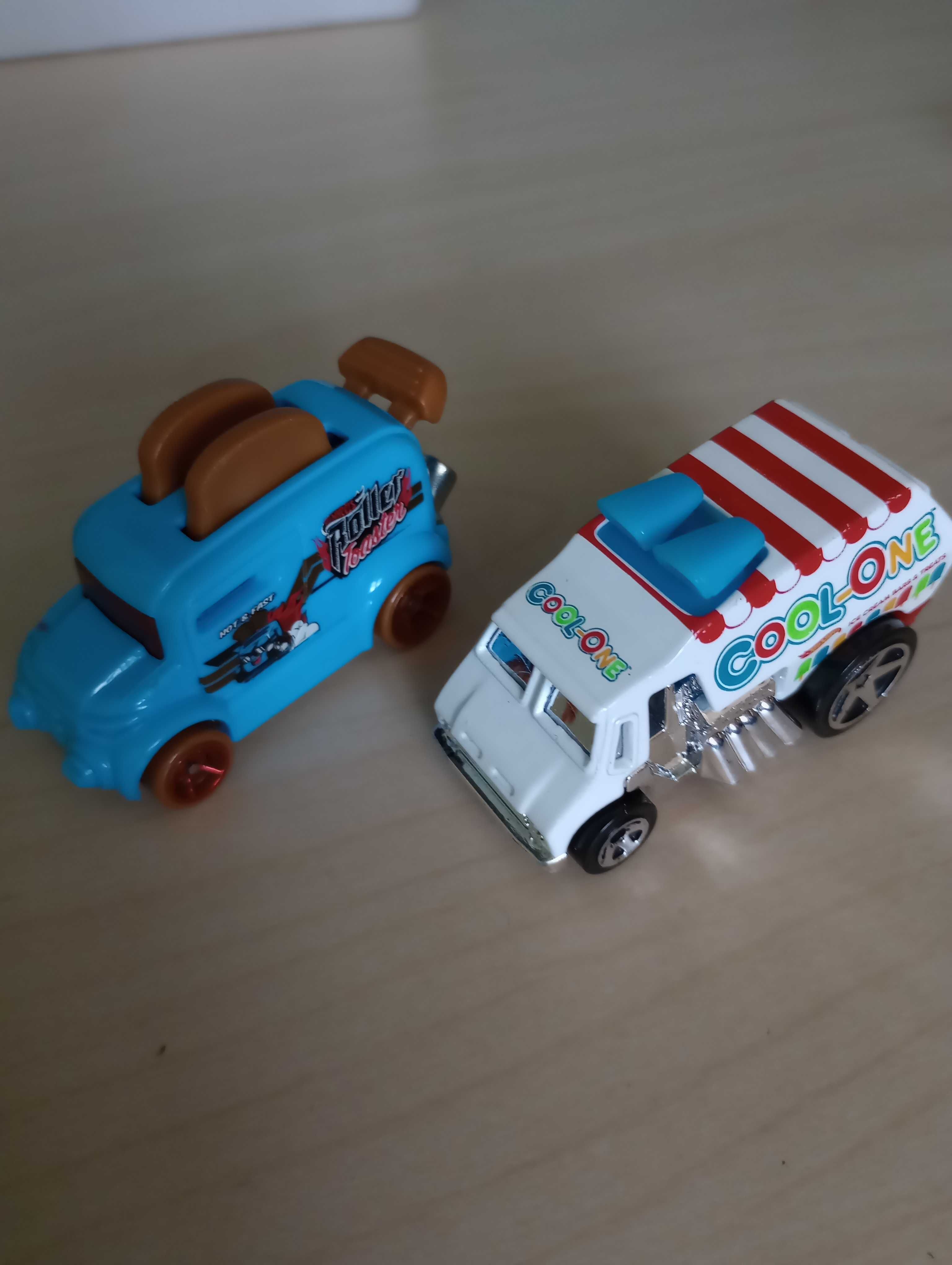 Samochodziki hot wheels