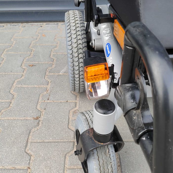 Wózek inwalidzki elektryczny Invacare Stream + nowe akumulatory
