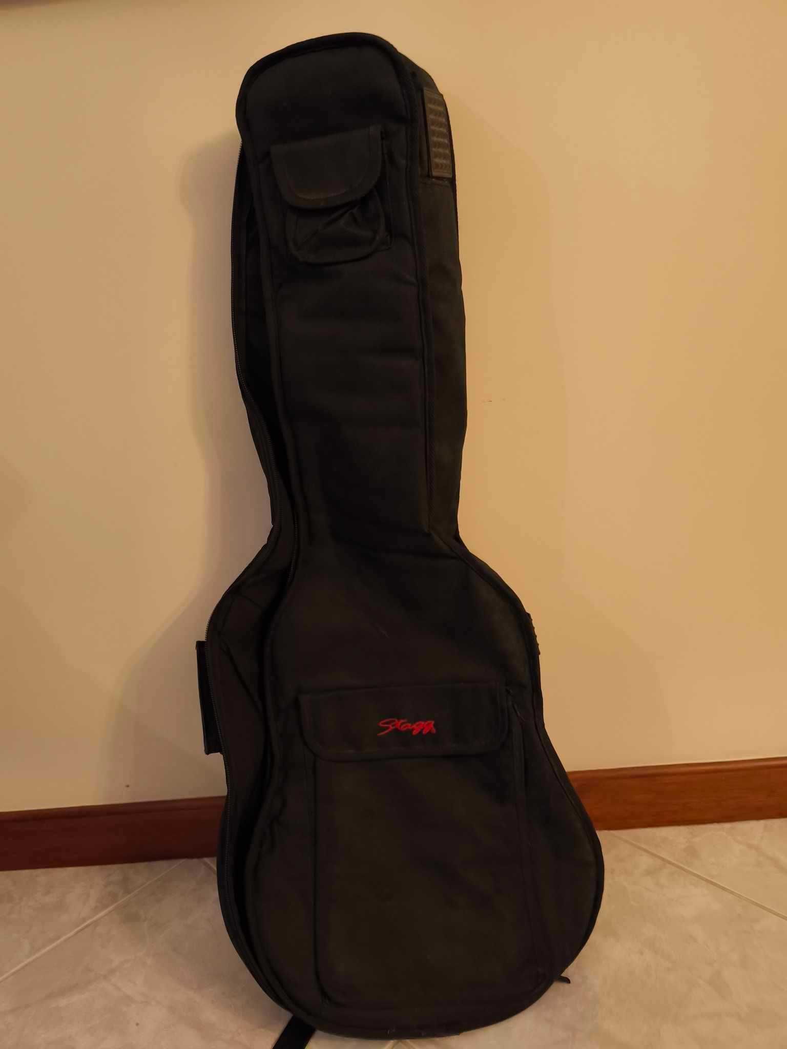 Guitarra clássica, com saco Stagg.