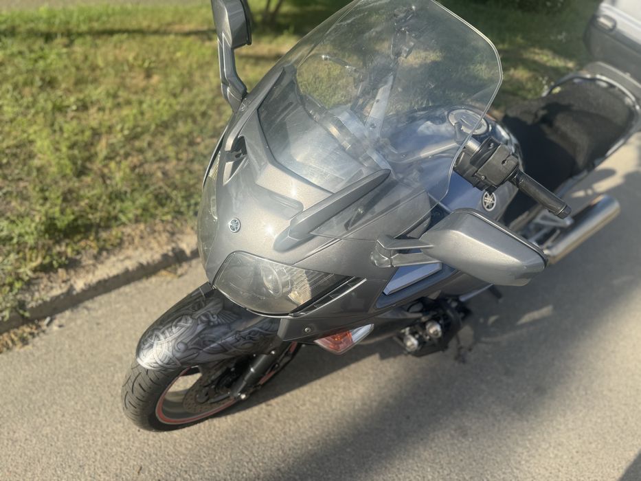 YAMAHA  FJR 1300..