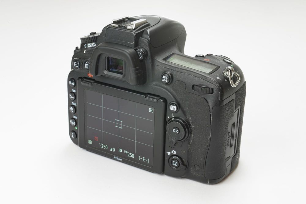 Nikon D750 — câmara fotográfica usada