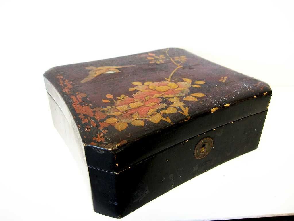 antiga caixa asiática em charão pintado à mão