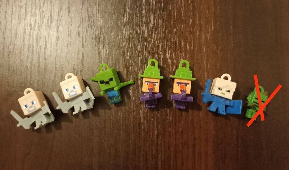 Іграшки із кіндерсурпризу.