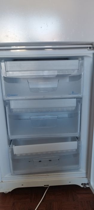Frigorífico Indesit grande
