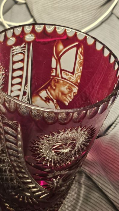 Kryształowy wazon, Jan Paweł II, papież, kryształ rubin, burgund