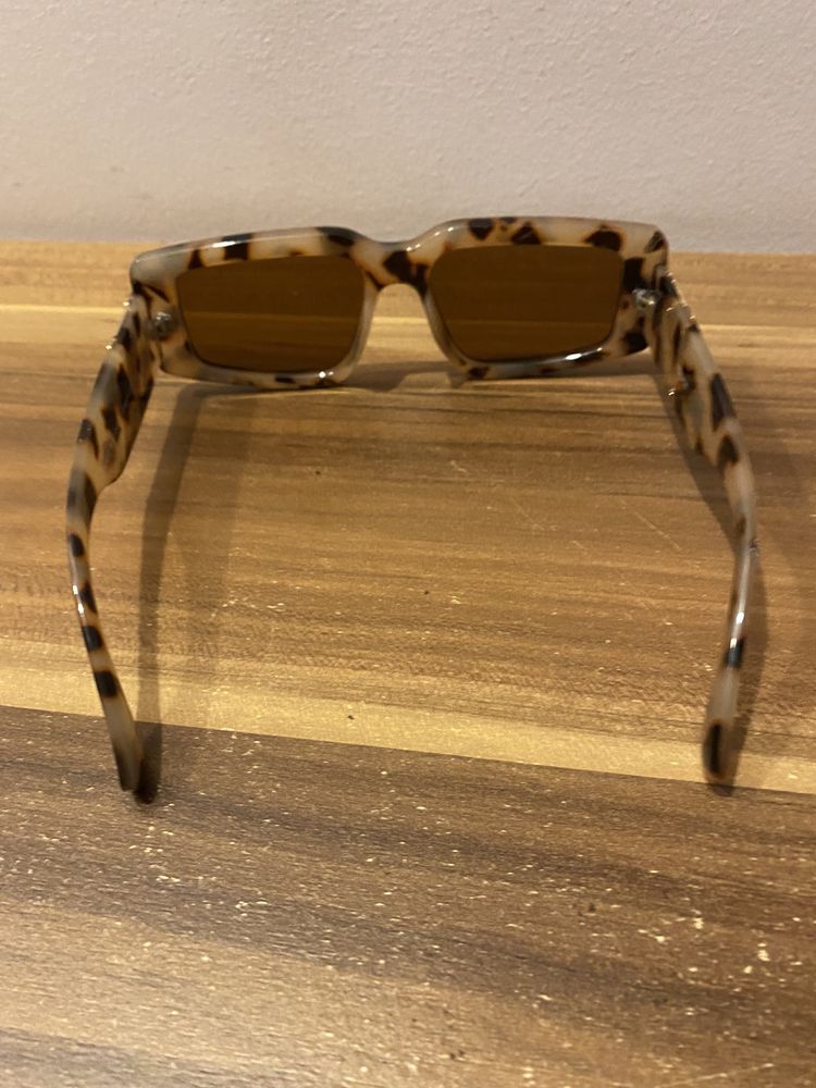 Okulary przeciwsłoneczne asos design złoto ozdoba