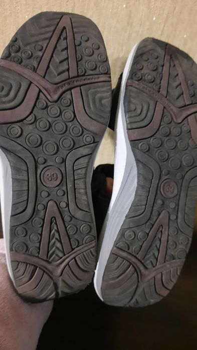 Обувь спортивная,женская.