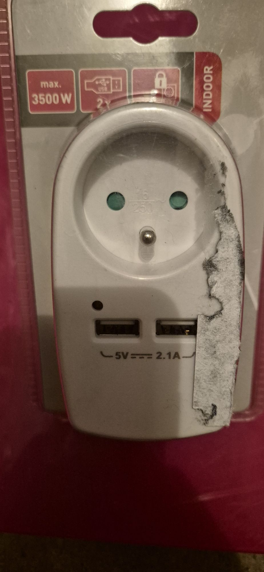 Gniazdo z USB...