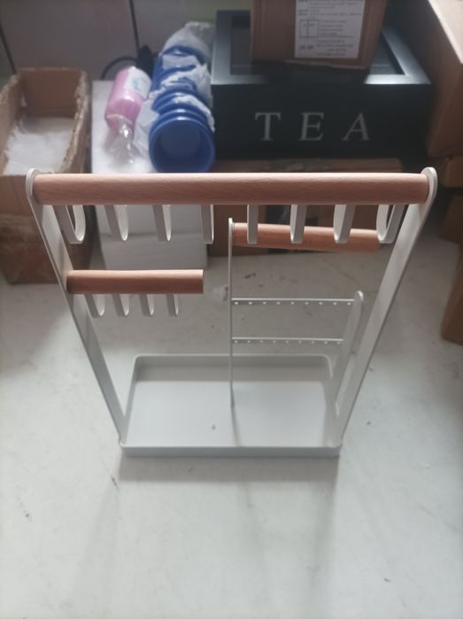 stojak na biżuterię