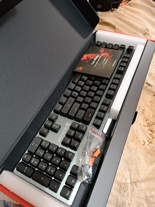 Клавиатура Bloody B760, кликающая тактильная, 100%, optical switch