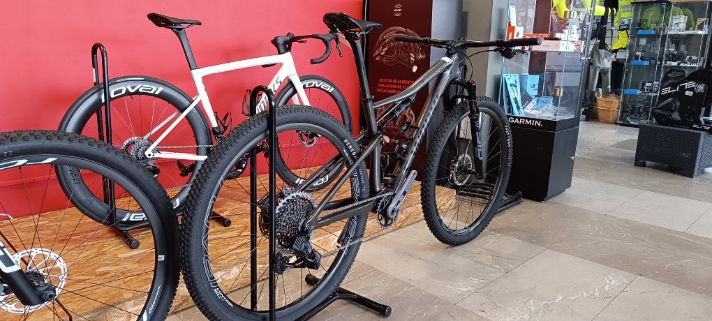 Specialized Epic S-Works M – Pronta para vencer!