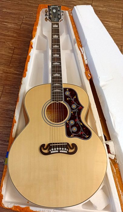 Акустична гітара Gibson j200