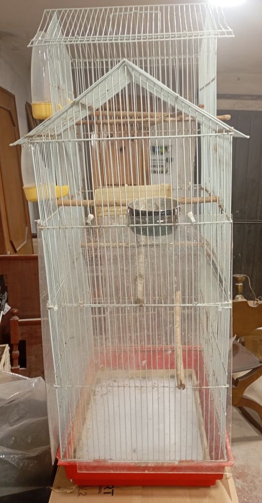 Gaiola grande para pássaros com acessórios