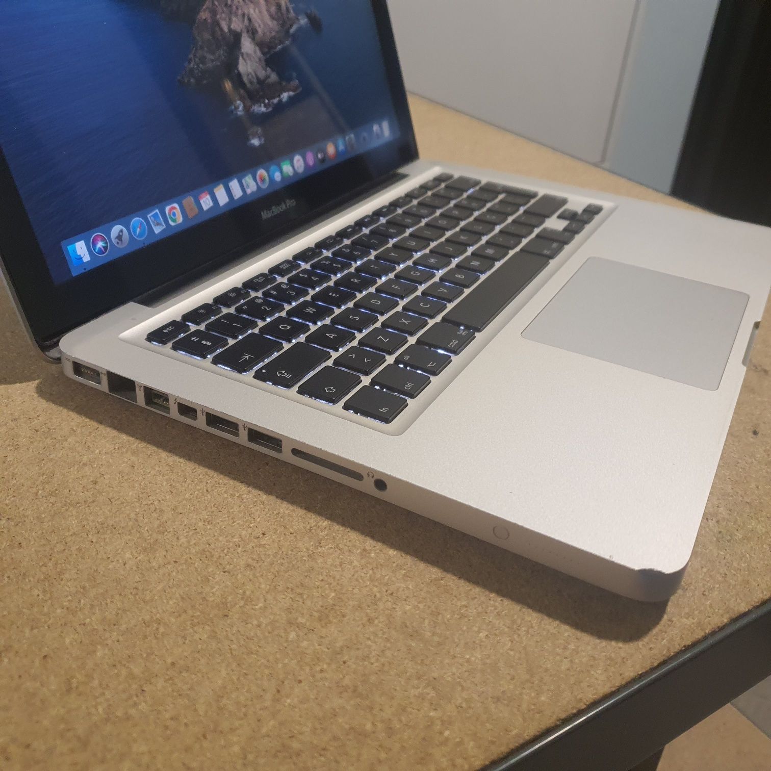 Portatil Apple Macbook pro 13" i5 8gigas ram super rápido