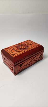Piękna stara szkatułka drewniana ludowa góralska PRL rzeźbiona T21