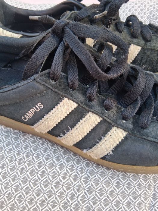 Ténis adidas pretos com pérola Campus