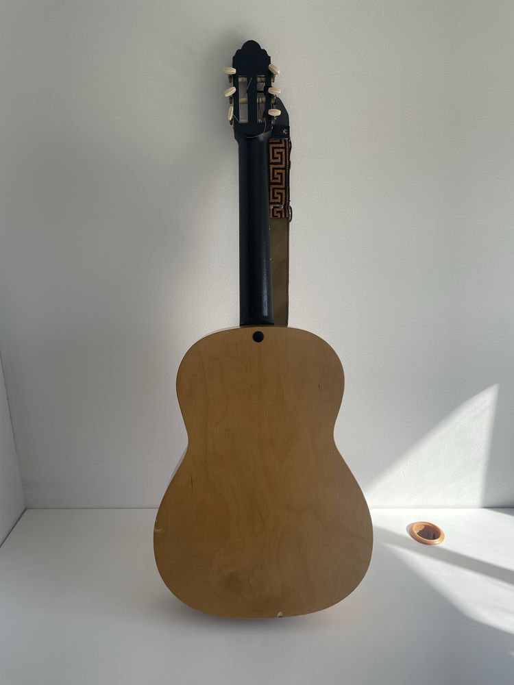 Gitara klasyczna model Studioso II 1980 r. z pokrowcem i paskiem