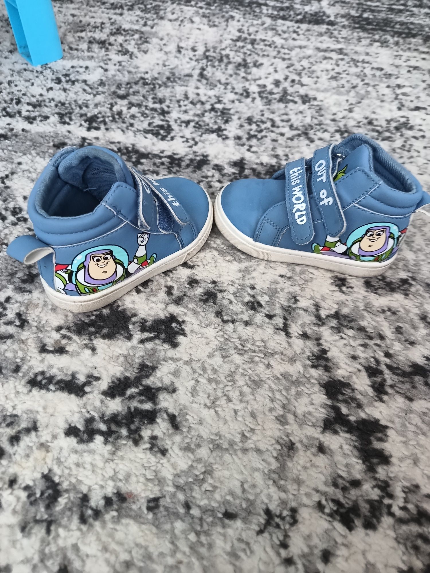 Buty wiosenne rozm 22 chłopięce na rzepy Disney