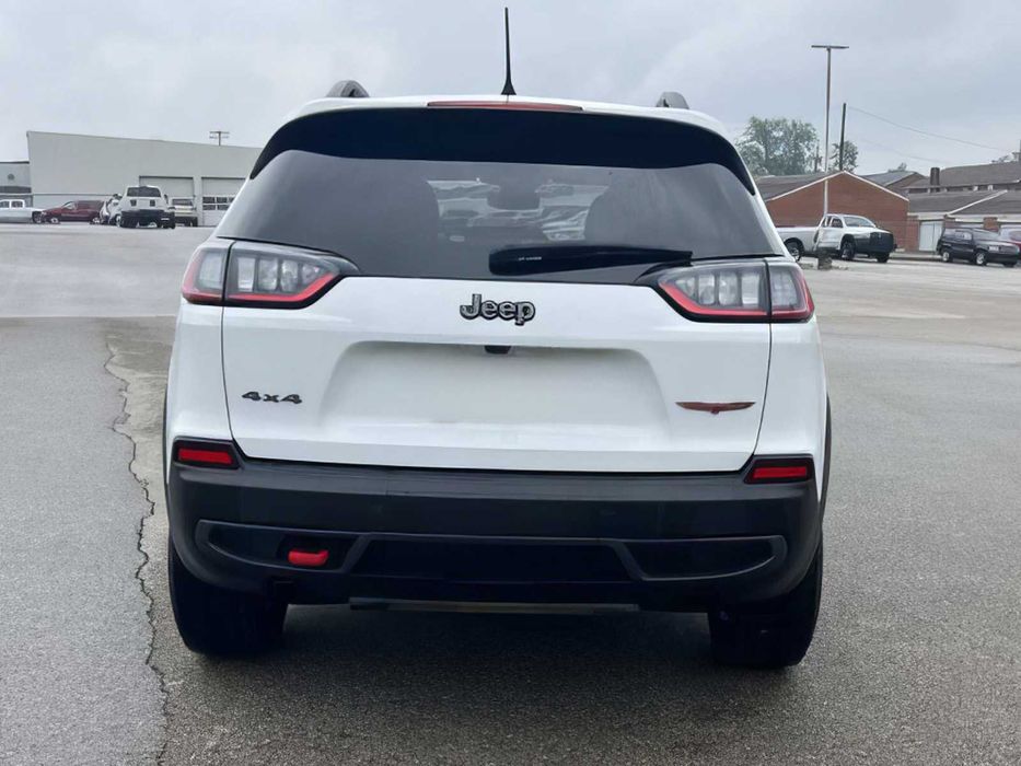 Jeep Cherokee      2021