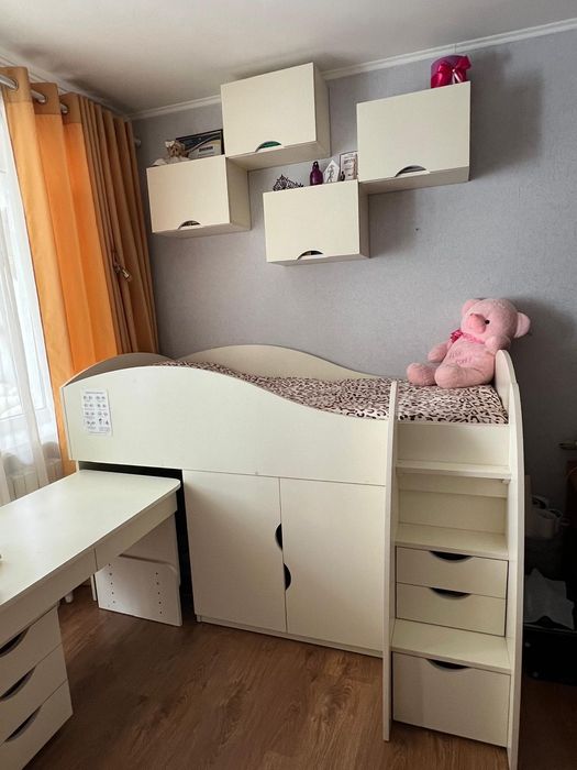 Комплект меблів у дитячу