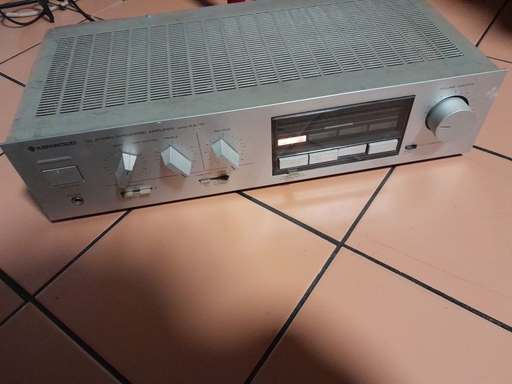 Vendo amplificador de som empecável