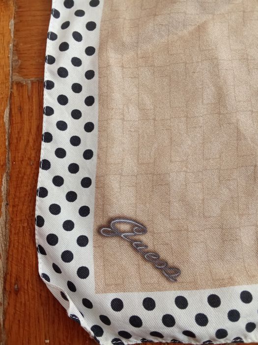 Шовкова хустка маленька guess