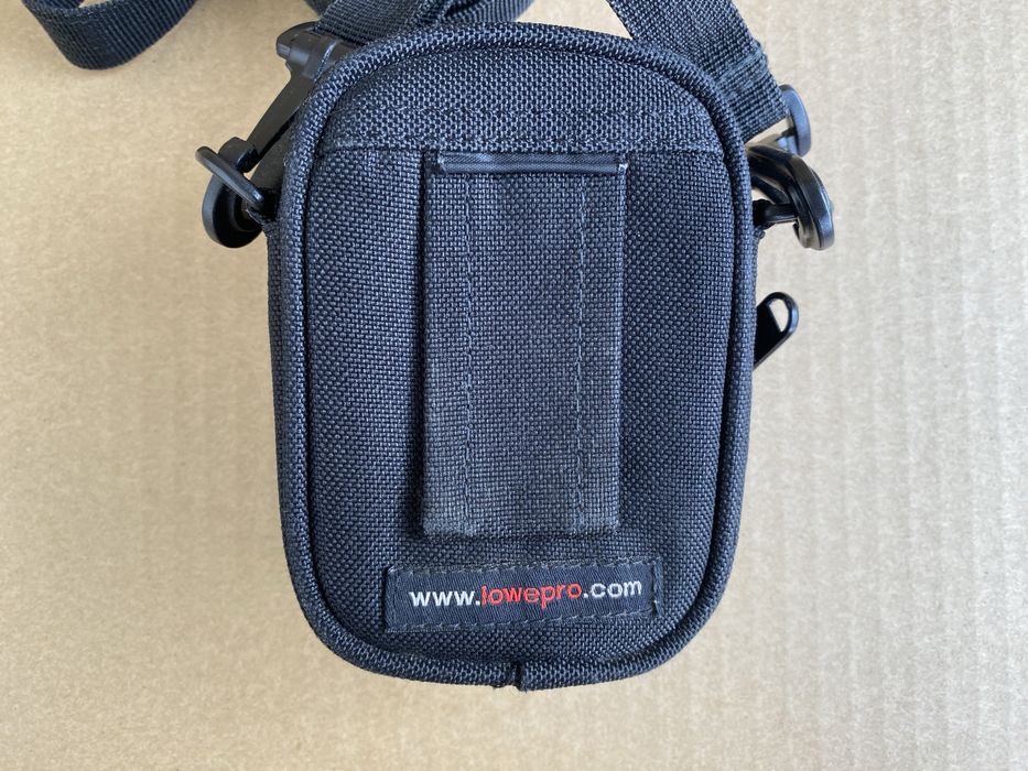 Bolsa preta Lowepro para máquina digital