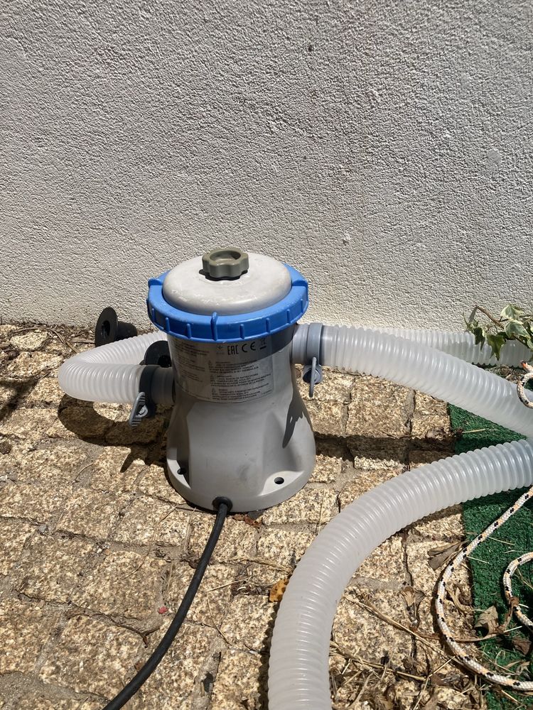 Piscina Bestway Steel Pro com motor e filtro