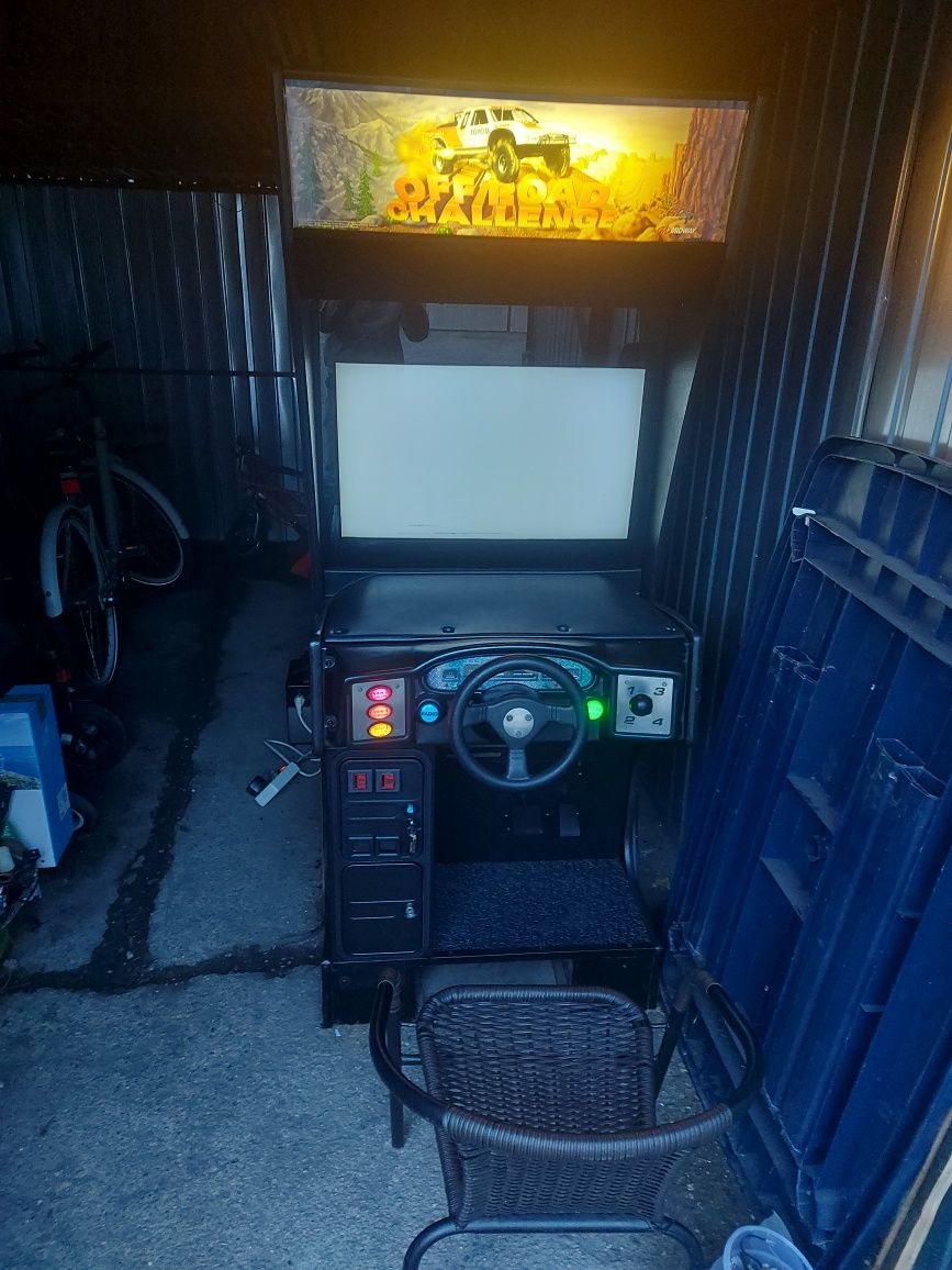 Automat arcade off road challenge