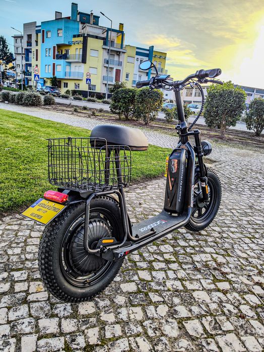 iScooter F7 Elétrica – Potência, Conforto e Autonomia
