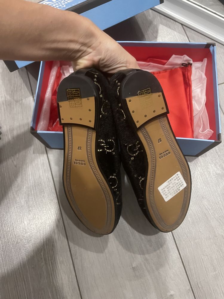 Лофери Gucci нові