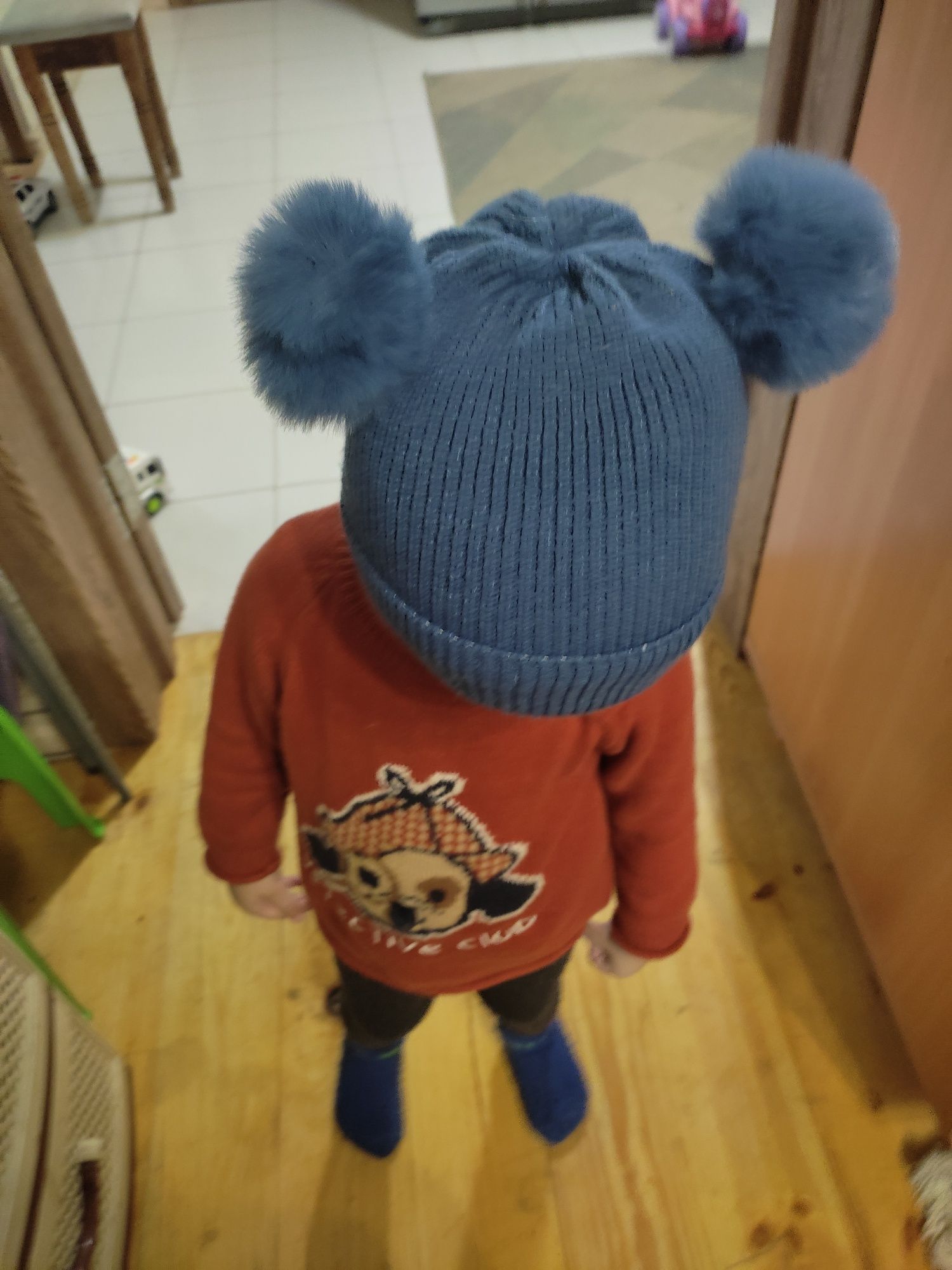 Нові зимові шапки для хлопчика.
