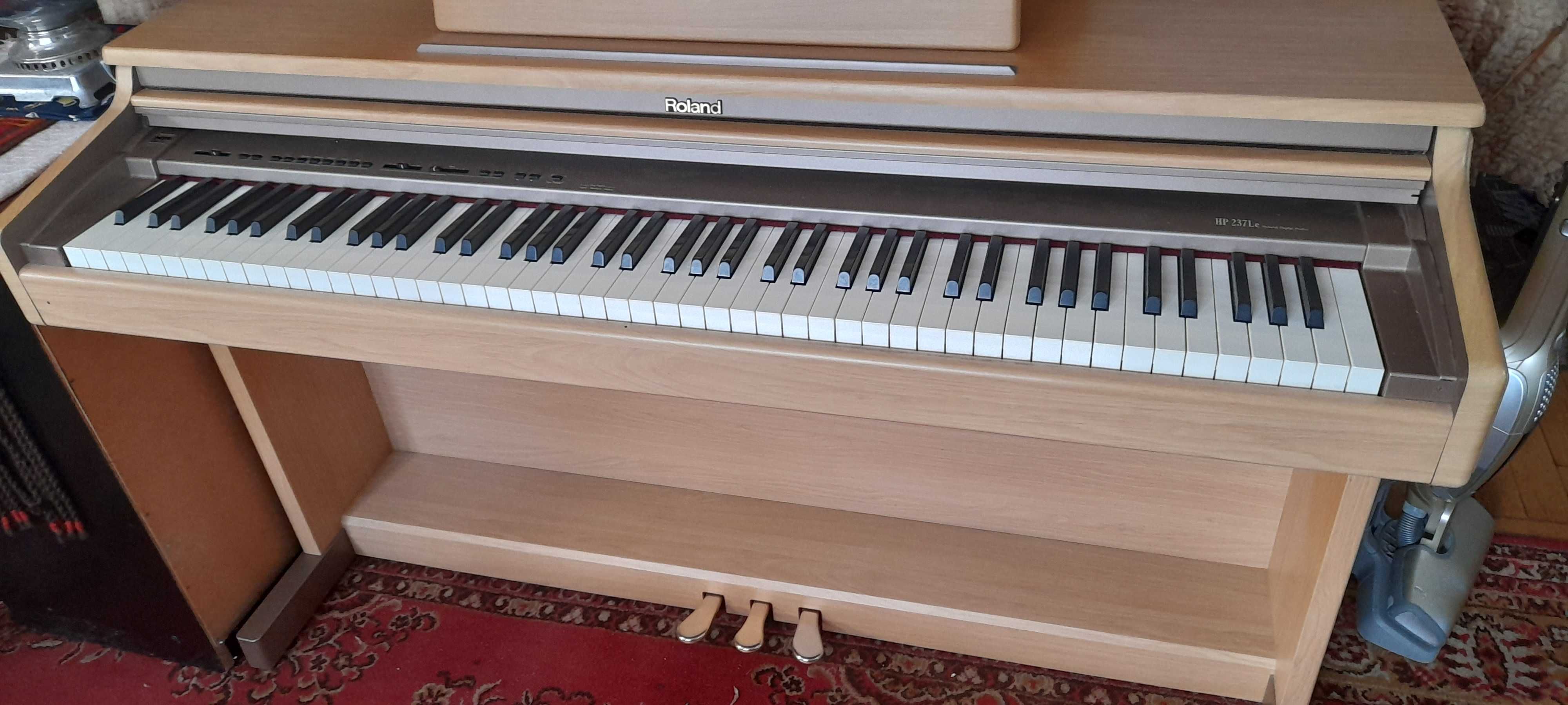 Pianino Roland HP 237 jasny beż