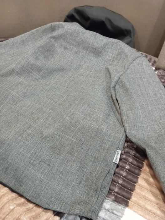 Куртка на хлопчика 9-10 років. На зріст 140 см. В гарному стані