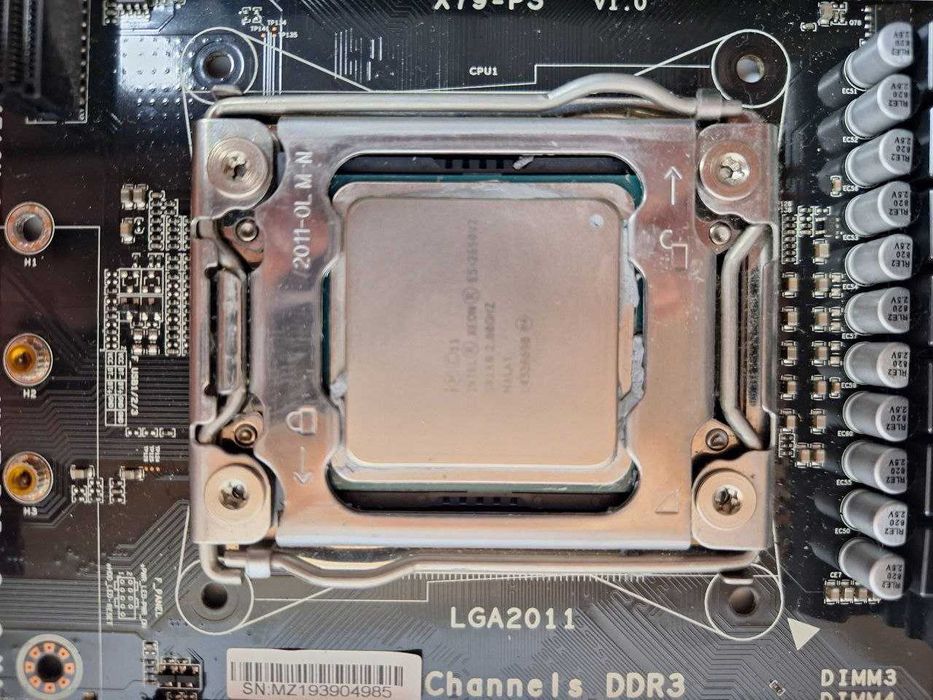 Płyta główna - JINGSHA X79-P3 LGA2011 + RAM i procesor