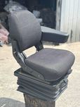 Запчастини для сидінь Case / New Holland / John Deere / Sears