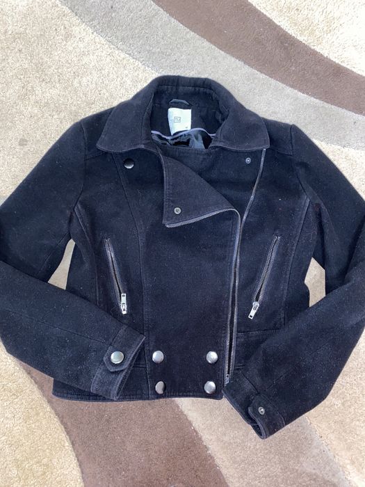 Віддам безкоштовно піджак куртку на М