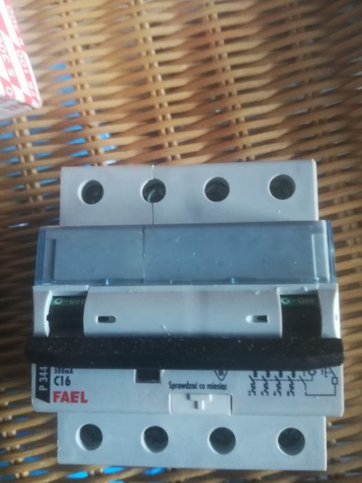 Wyłącznik różnicowoprądowy z torem prądowym C16A P344