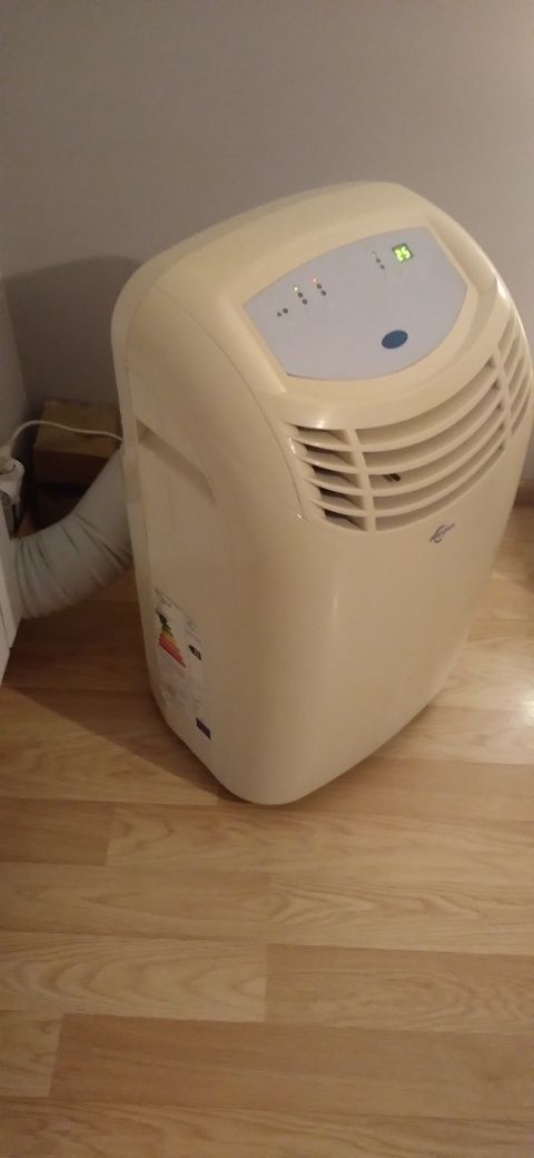 Klimatyzator super chłodzi.