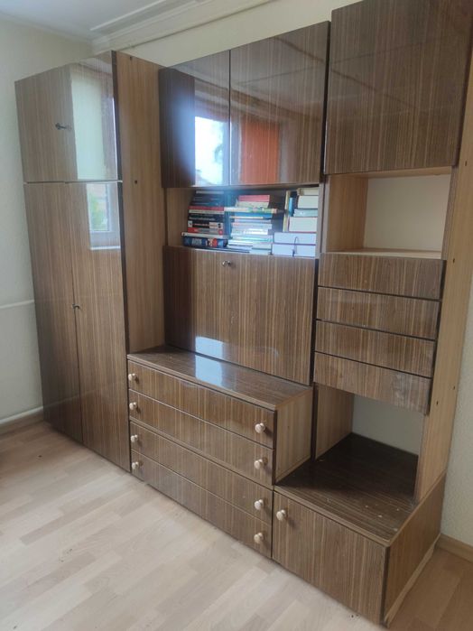 Regał rodem z PRL, szafeczki, lustro